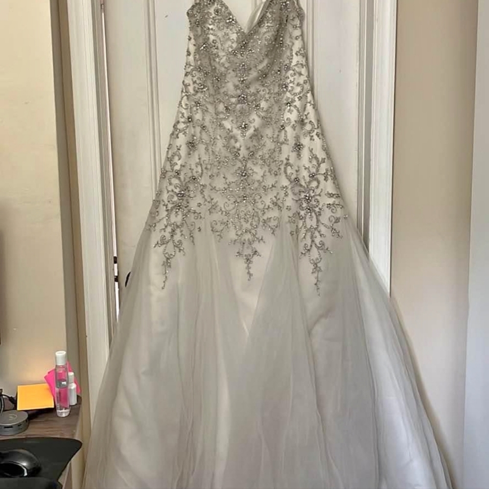 Used Ivory Macy's Bridal Salon Wedding dress